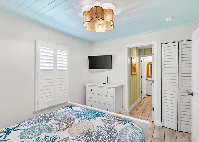 Island Vibes House