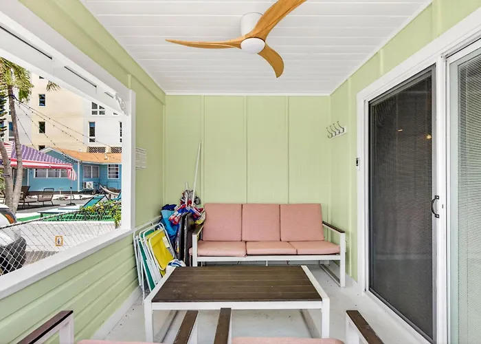 Island Vibes House *